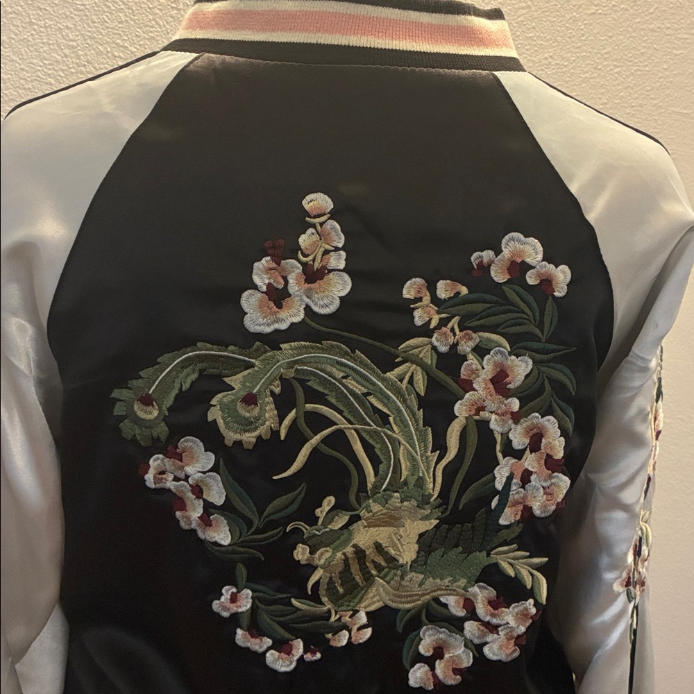 Black/Pink Reversible Satin Floral Embroidered Bomber Jacket M 40” chest - Picture 5 of 9